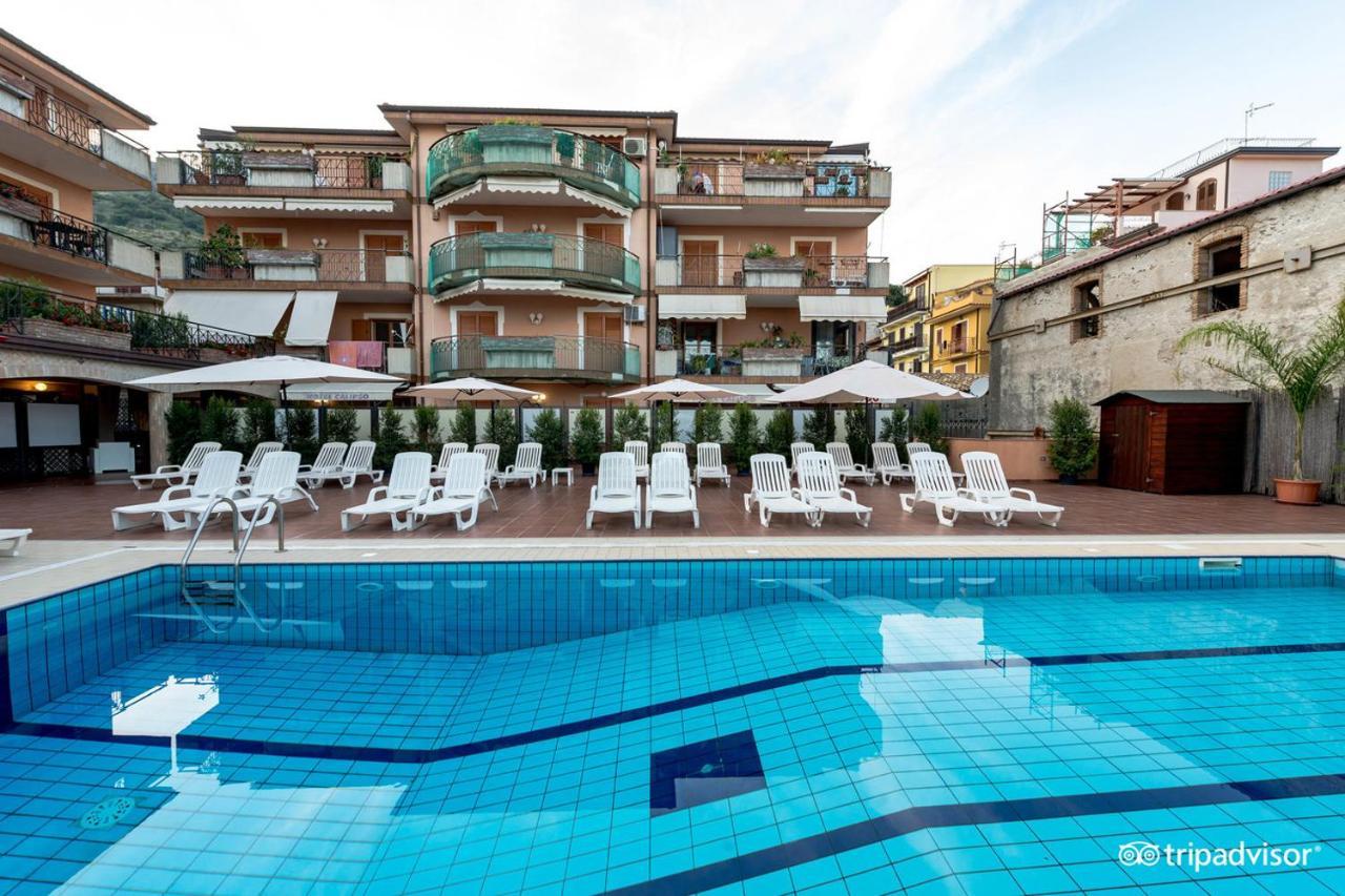Taormina Hotel Calipso มาซเซโอ ภายนอก รูปภาพ