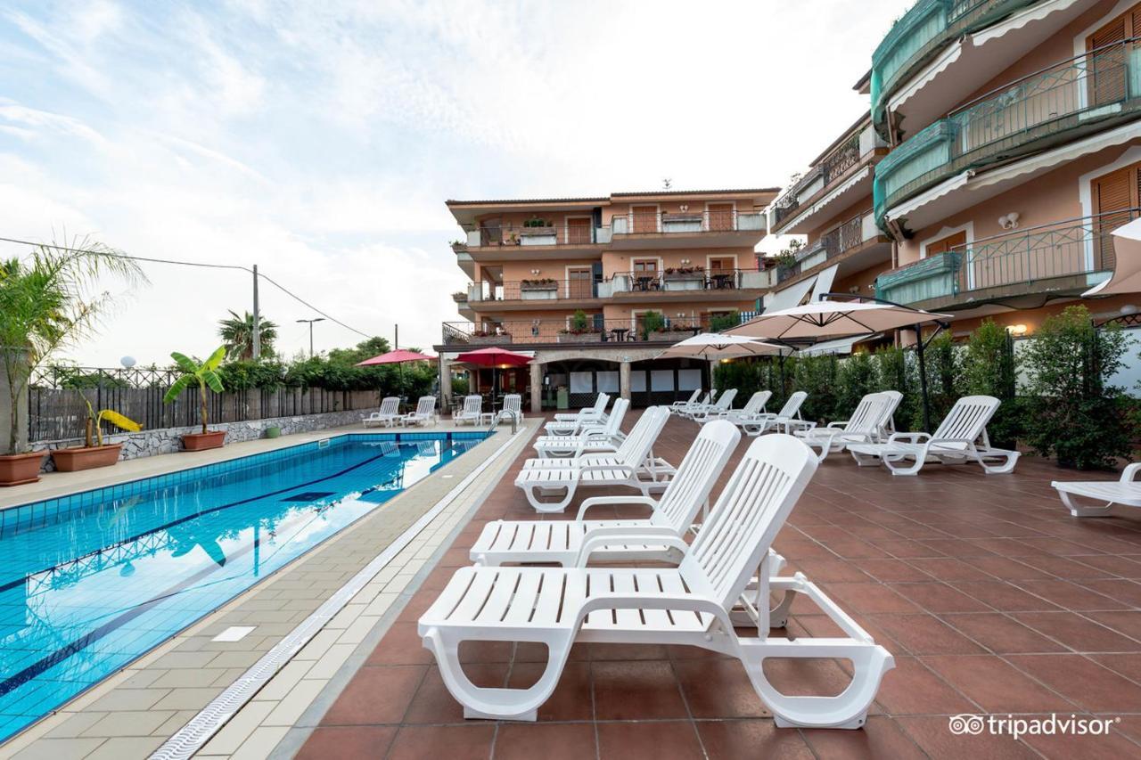 Taormina Hotel Calipso มาซเซโอ ภายนอก รูปภาพ