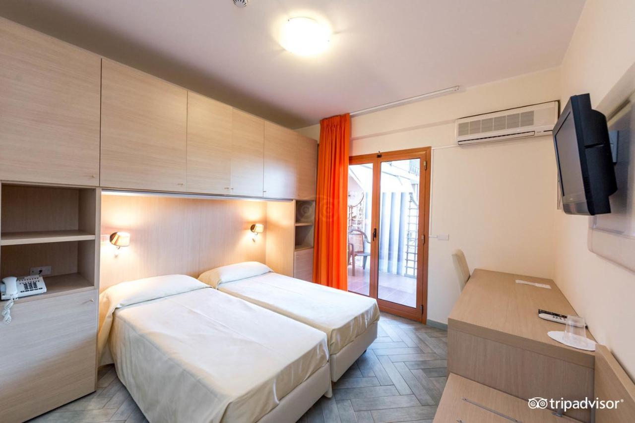 Taormina Hotel Calipso มาซเซโอ ภายนอก รูปภาพ