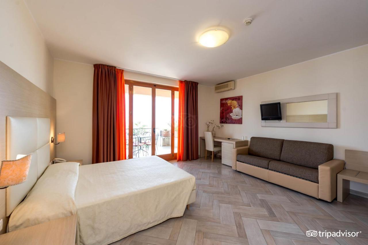 Taormina Hotel Calipso มาซเซโอ ภายนอก รูปภาพ