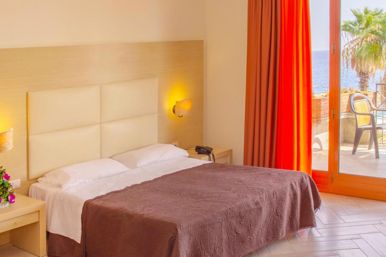 Taormina Hotel Calipso มาซเซโอ ภายนอก รูปภาพ