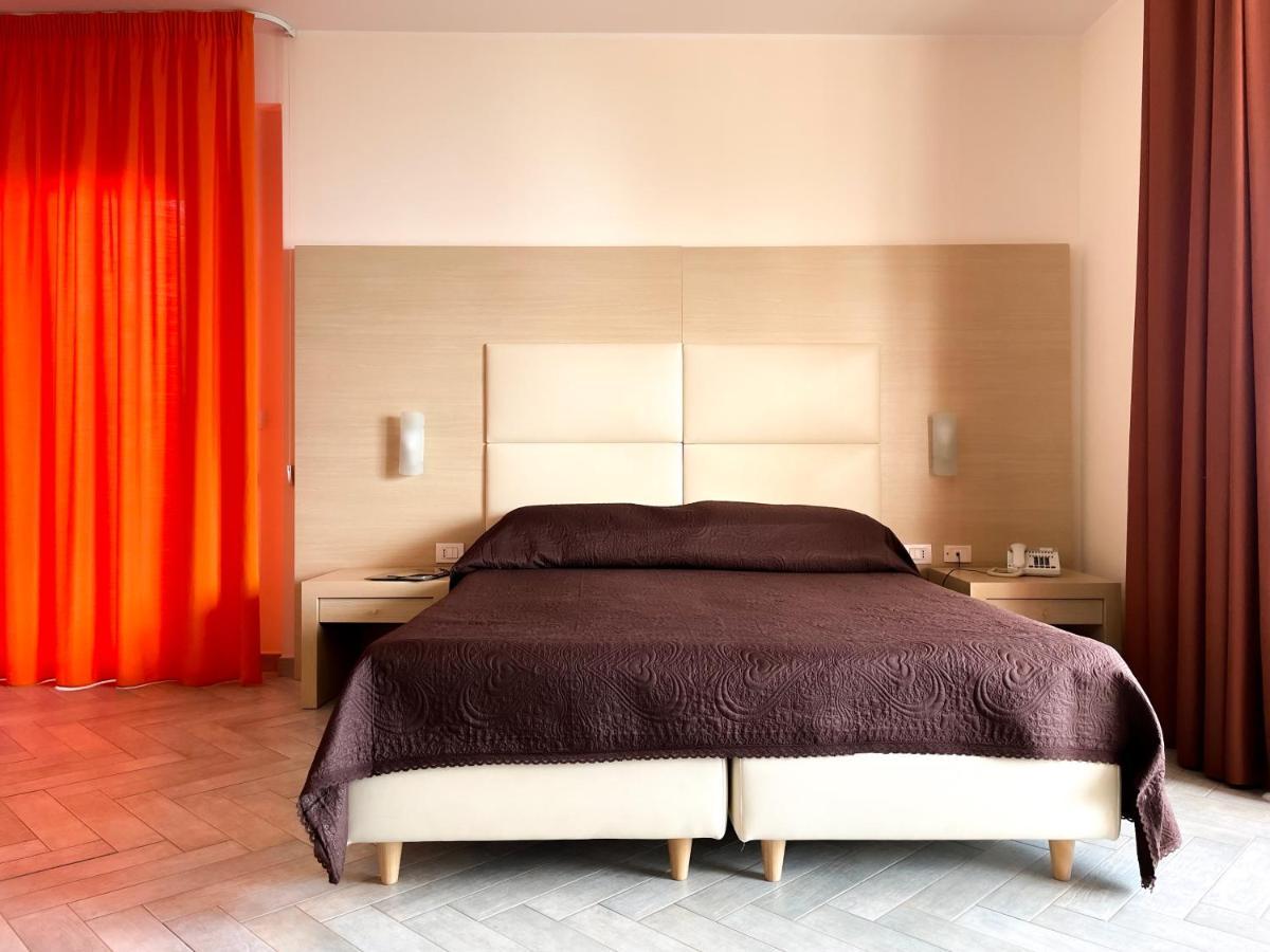 Taormina Hotel Calipso มาซเซโอ ภายนอก รูปภาพ