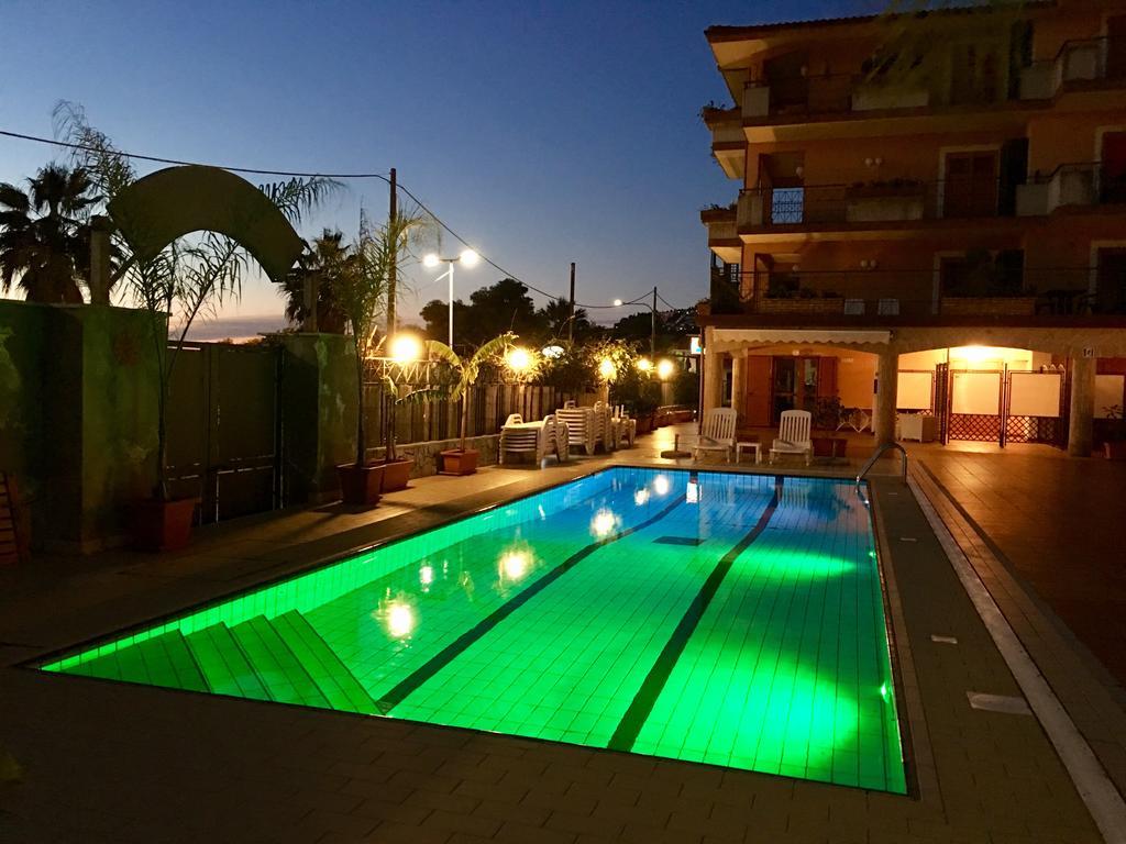 Taormina Hotel Calipso มาซเซโอ ภายนอก รูปภาพ