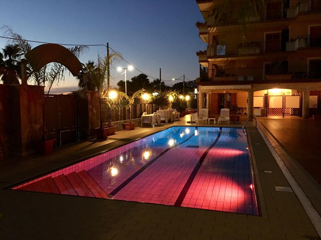 Taormina Hotel Calipso มาซเซโอ ภายนอก รูปภาพ