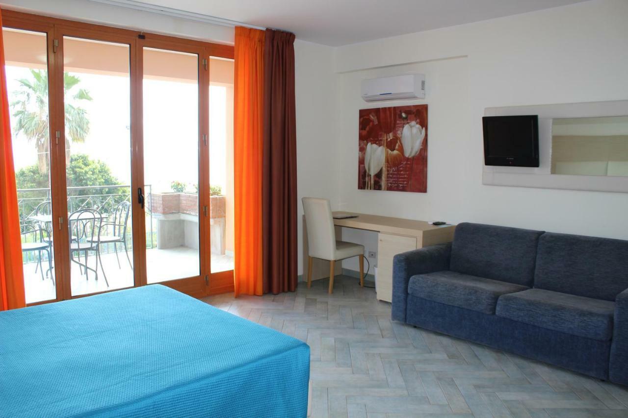 Taormina Hotel Calipso มาซเซโอ ภายนอก รูปภาพ