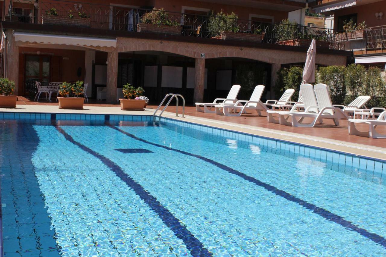 Taormina Hotel Calipso มาซเซโอ ภายนอก รูปภาพ