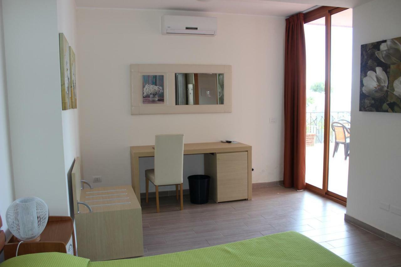 Taormina Hotel Calipso มาซเซโอ ภายนอก รูปภาพ